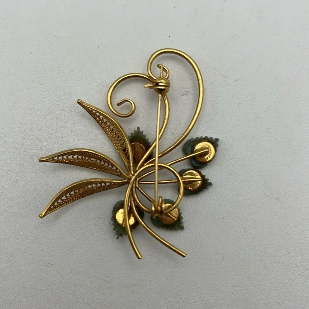 Set of 3 pins and 1 screw back earrings gold tone romantic romantic rose leaves
